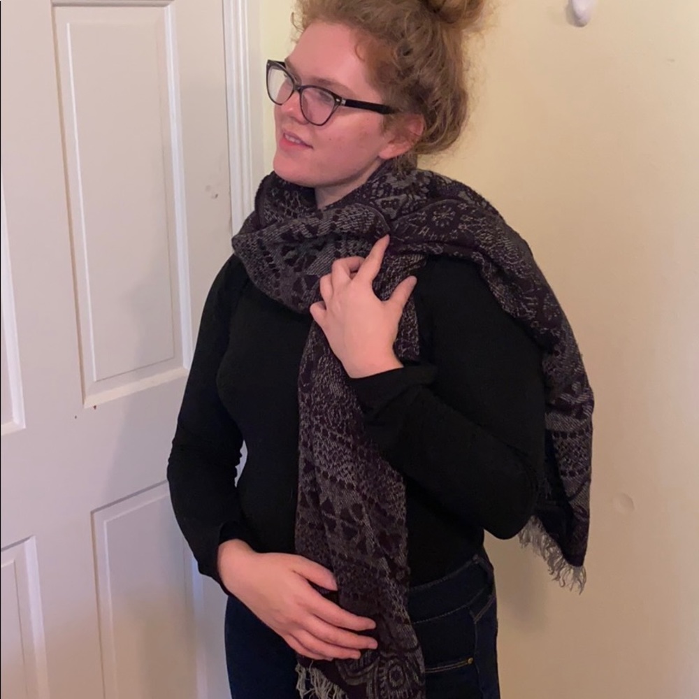 Patterned Black Scarf
